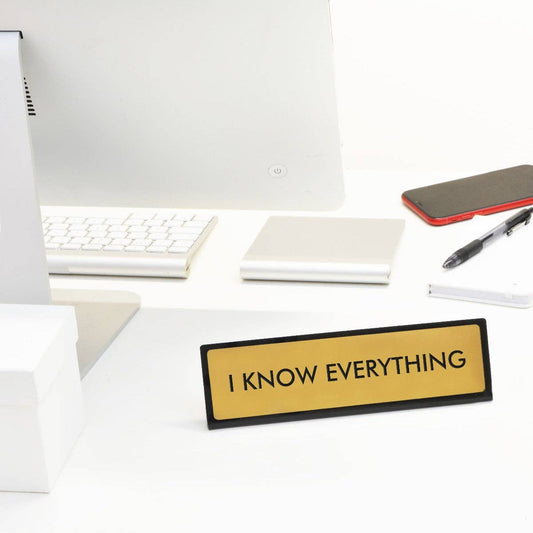 Schild für Schreibtisch „I Know Everything“ Flamingo Candles