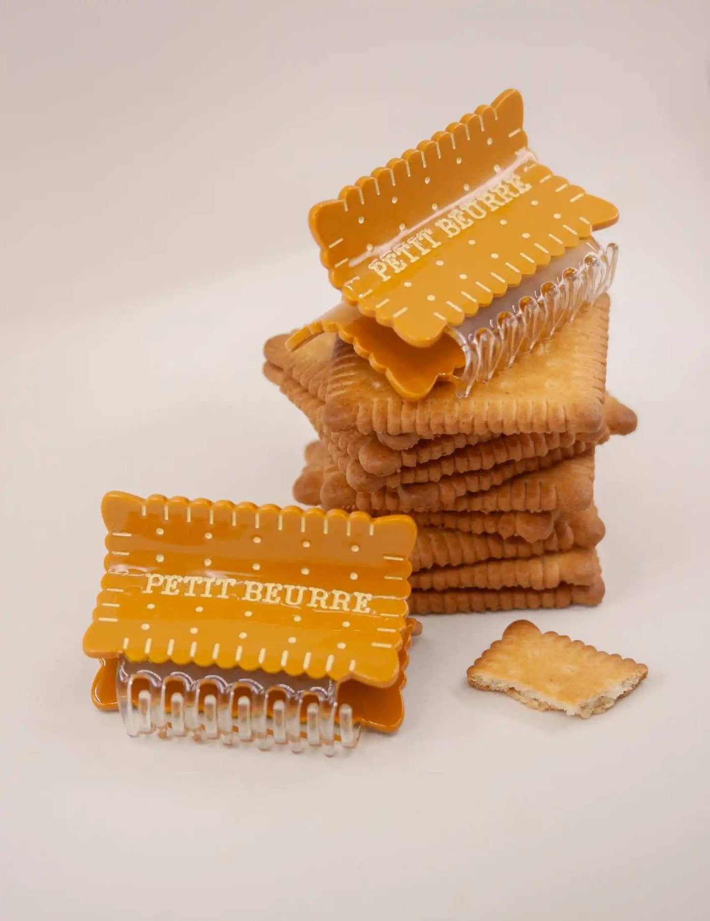 Petit beurre Butterkeks Hair-Clip von Joanna Behar