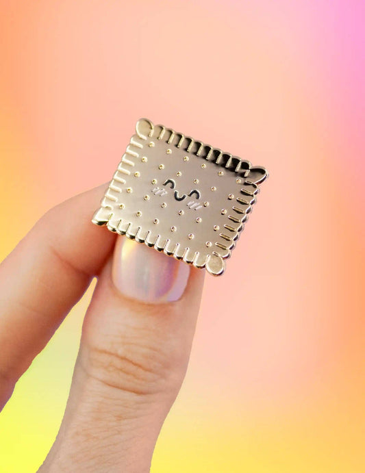 Petit Beurre Butterkeks Emaille-Pin von Joanna Behar