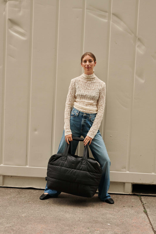 Camill Puffy Bag Weekender Schwarz von Tinne & Mia