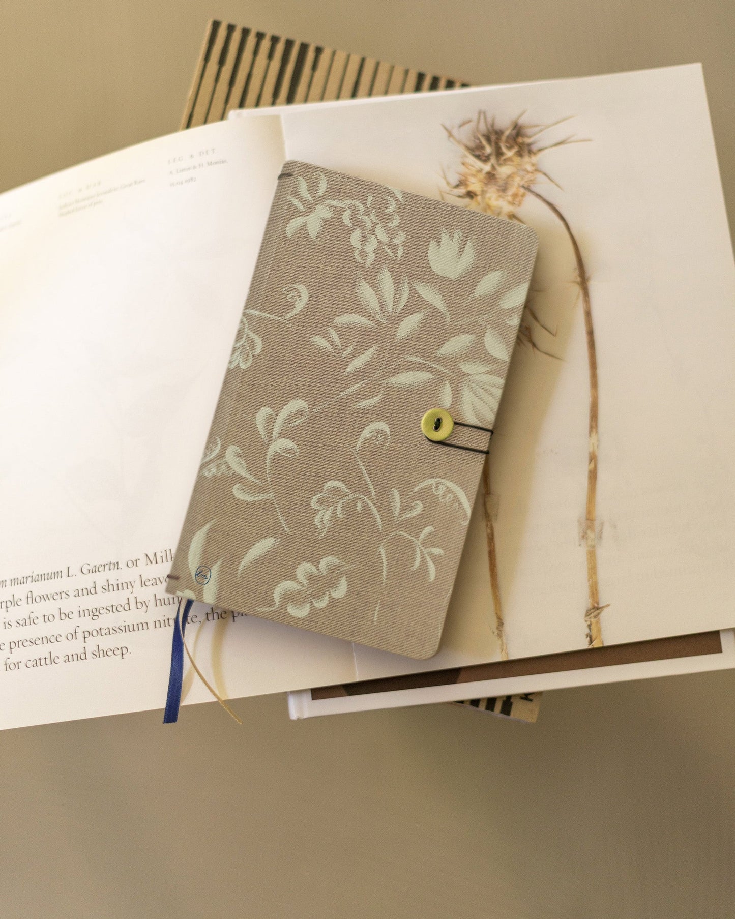 Diary Button Cocoon Fkowers 2026 von Tinne & Mia