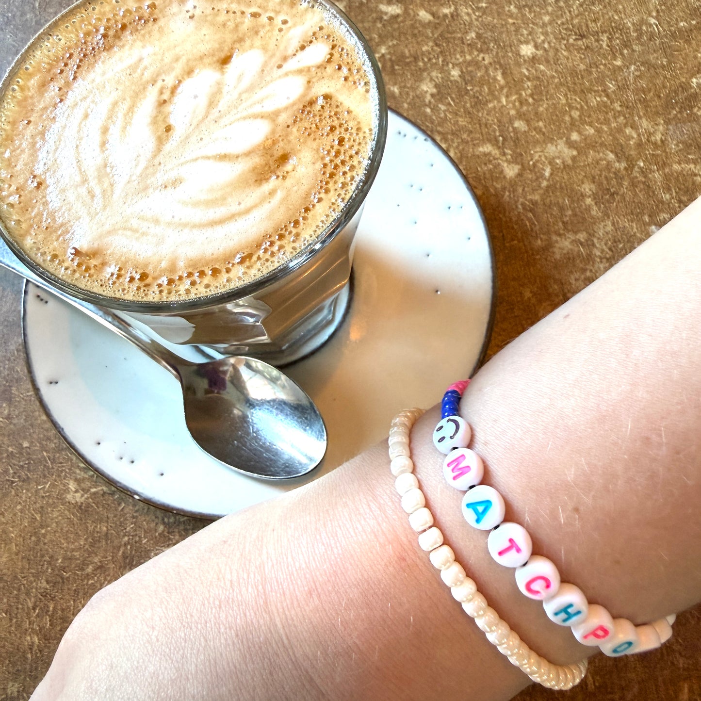 Flat White & Friendship Bracelets Session  im Kaffeekästchen 28.8.2026 von 16-18 Uhr