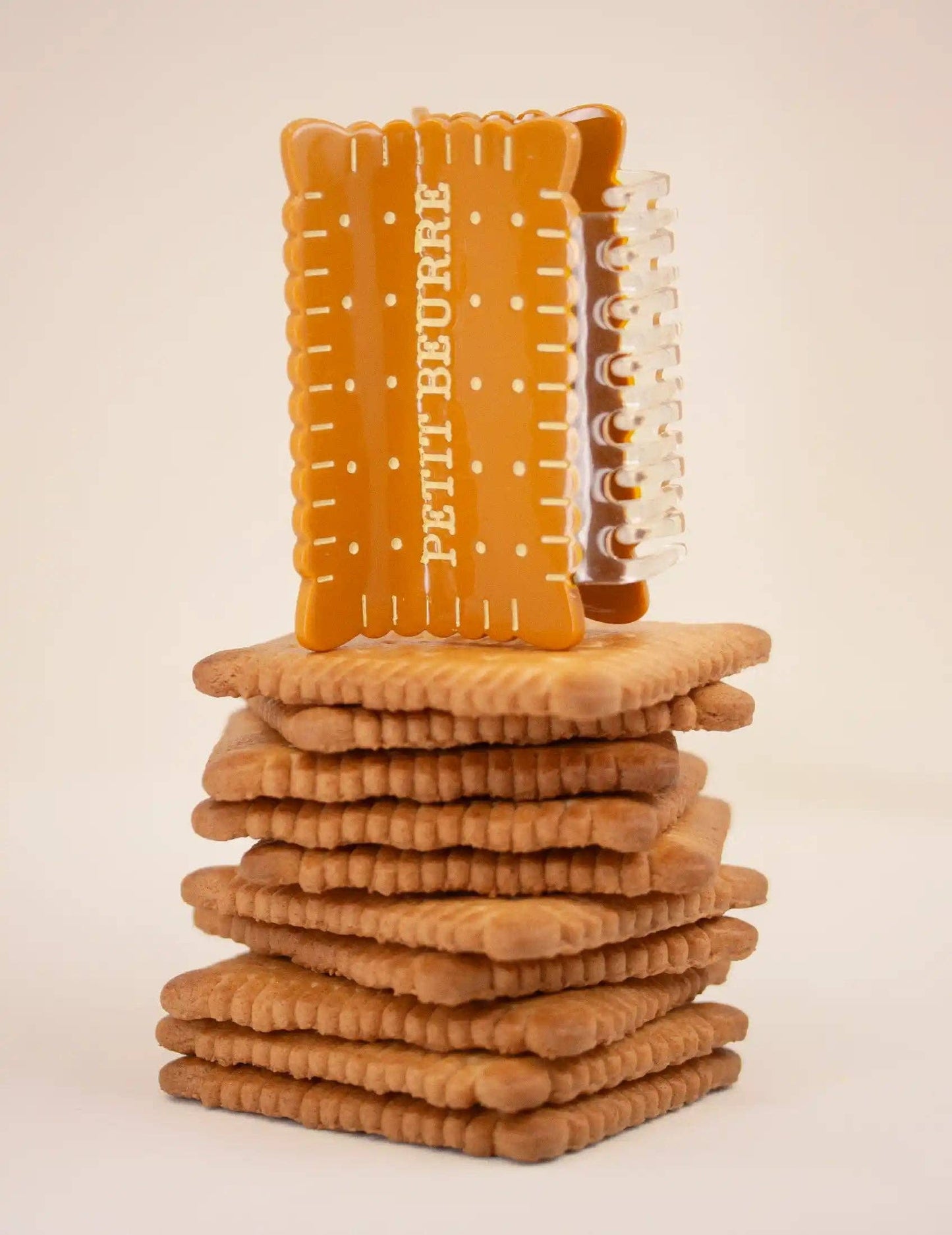Petit beurre Butterkeks Hair-Clip von Joanna Behar