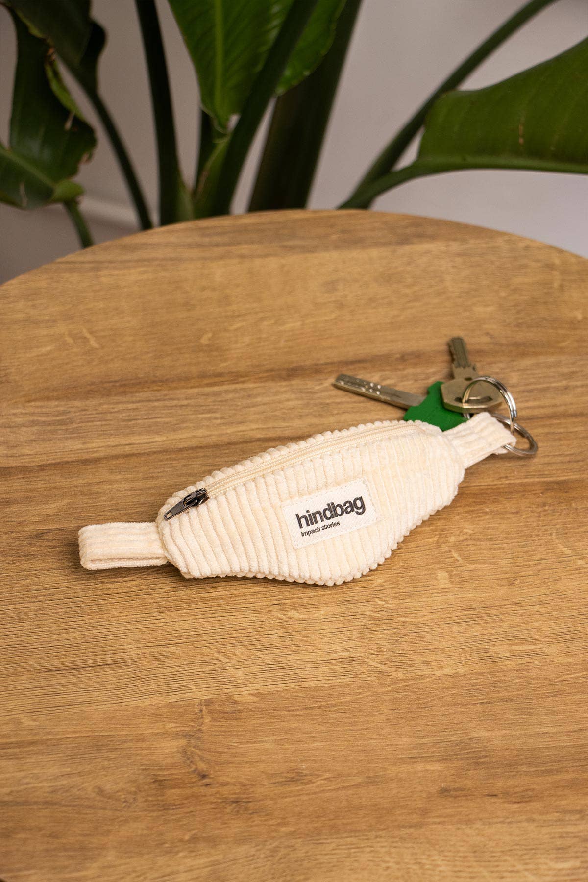 Hindbag - Bananen-Schlüsselanhänger Côme Samt Beige