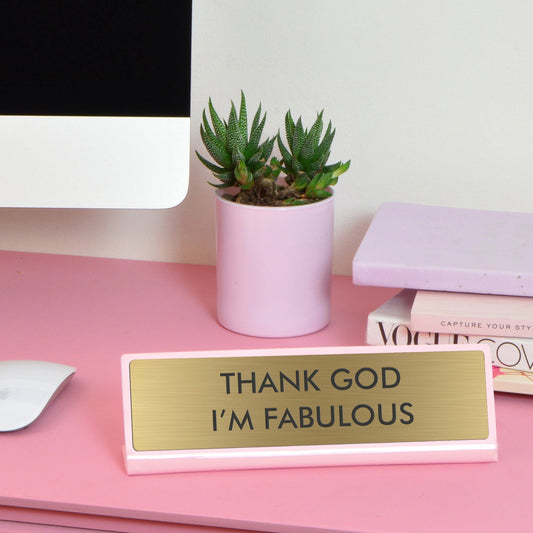 Schild für Schreibtisch „Thank God I'm Fabulous“ Flamingo Candles