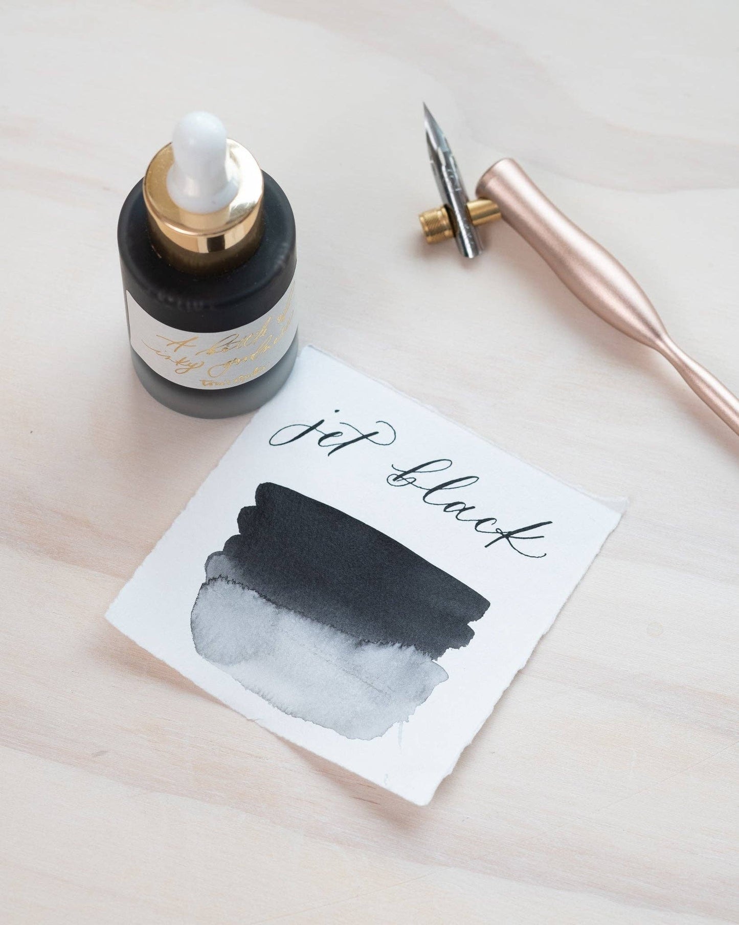 Jet Black – Kalligraphie-Tinte von Tom's Studio
