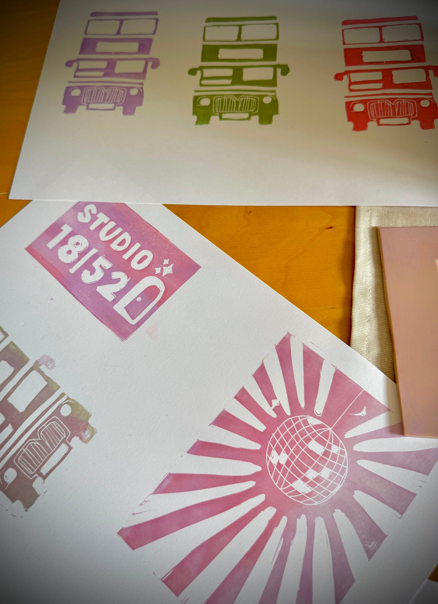 Workshop Linoleum Miniatures (Basics) mit Ricki @STUDIO1852_ 5.9.2026 von 14.30-17.30 Uhr