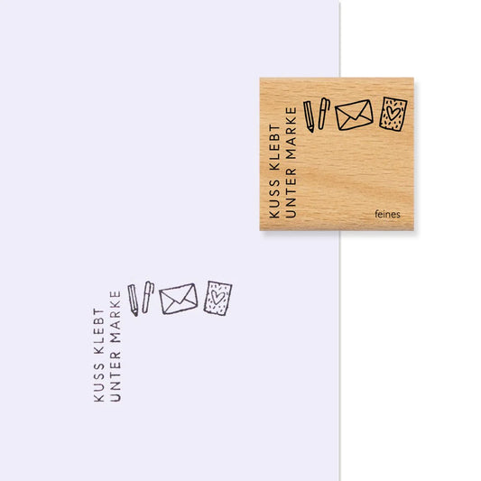 feines Stempel Kuss klebt